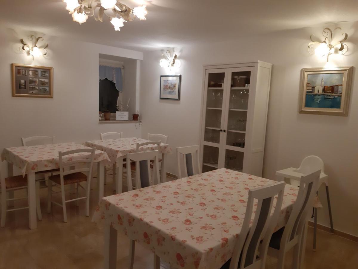 Villa Claudia Fažana Exteriör bild