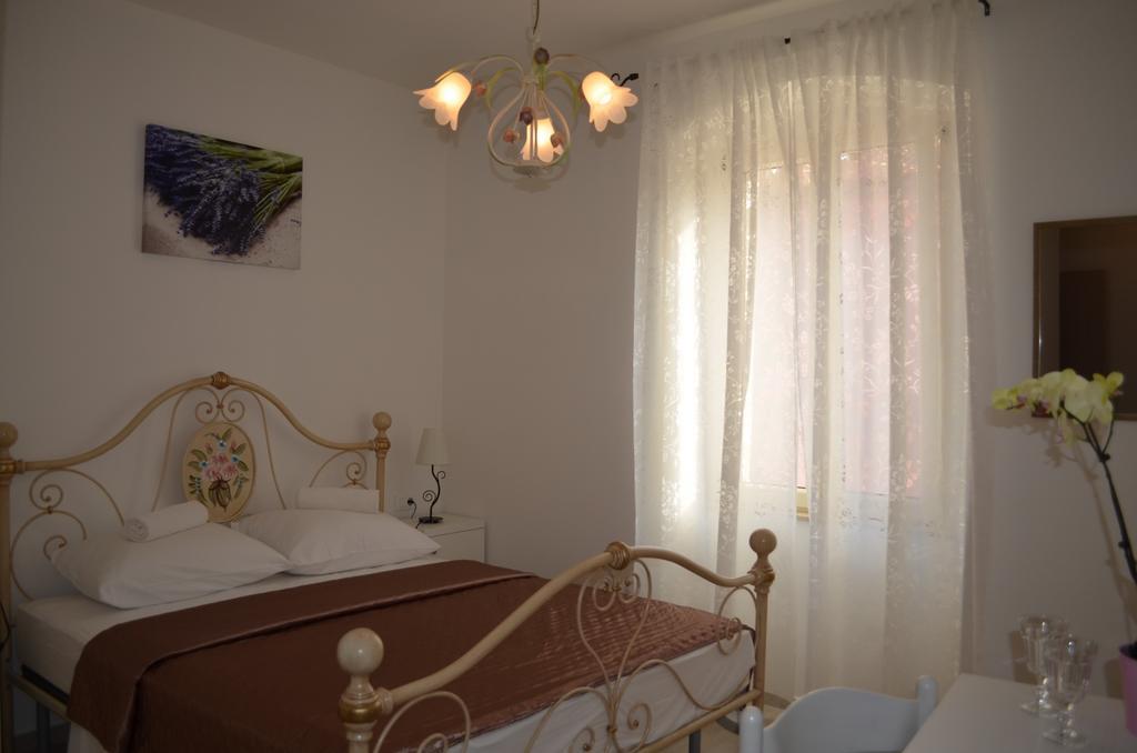 Villa Claudia Fažana Exteriör bild